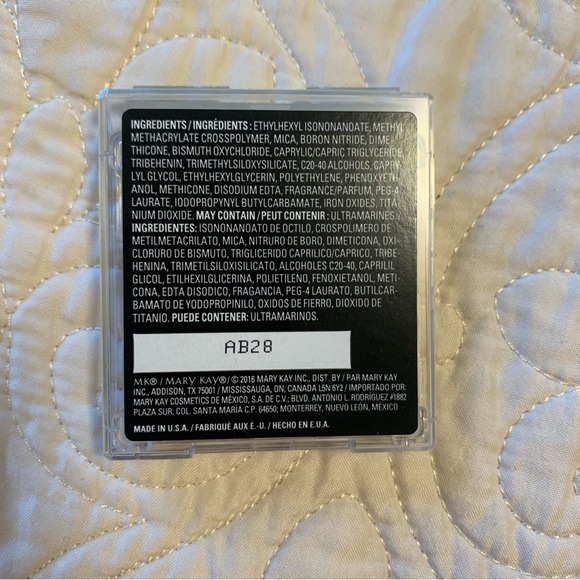 Ivory 1 crème to powder foundation - Picture 3 of 3